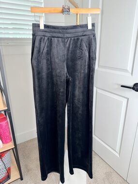 24. Lululemon Scuba Mid-Rise Wide-Leg Pant *Velvet in Black